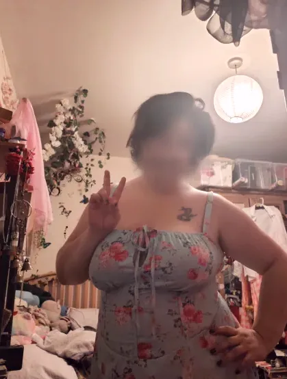 Bettina, 39