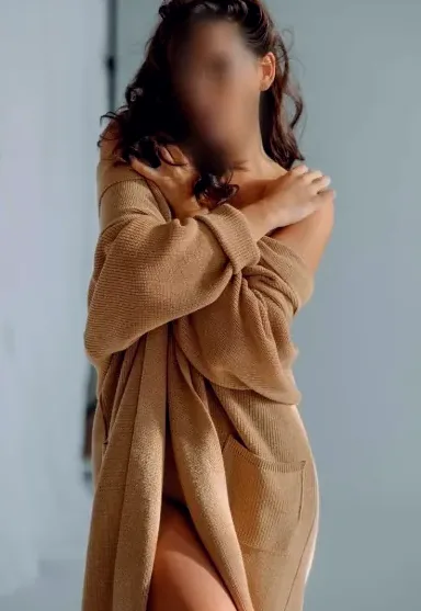 Isabella, 35