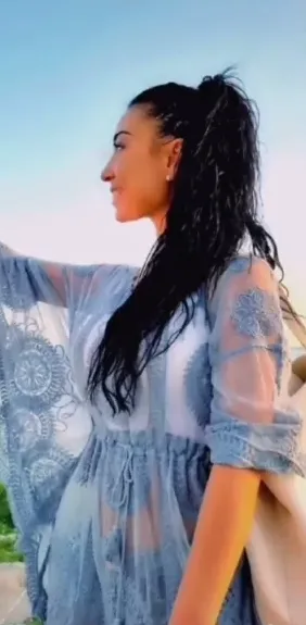 Laura, 40