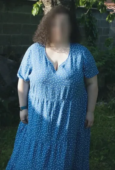 Nina, 22